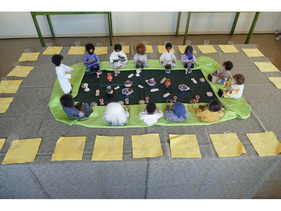 Kinderkarfreitagsliturgie im Gemeindezentrum (Foto: Karl-Franz Thiede)